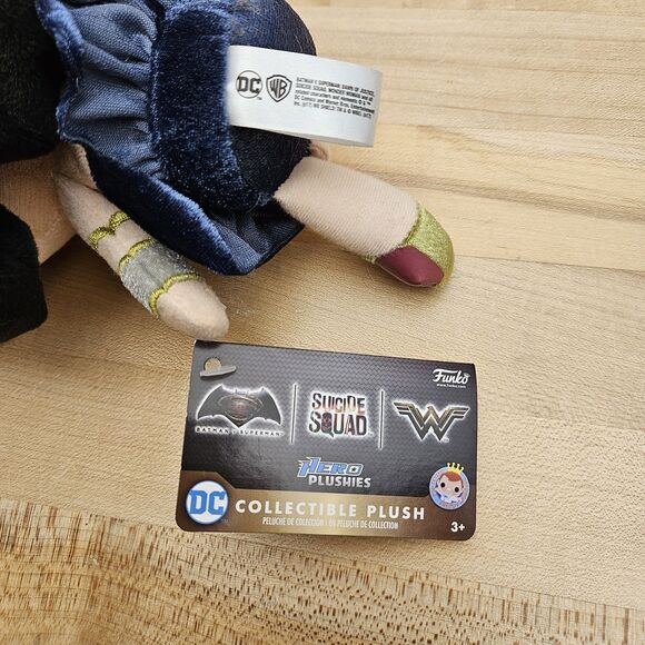 WONDER WOMAN FUNKO 9" HERO PLUSHIES 2017 - Picture 4 of 5